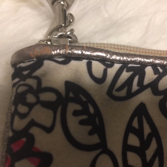 Coach Maritza Poppy Flower Wristlet - Picture 6 of 8